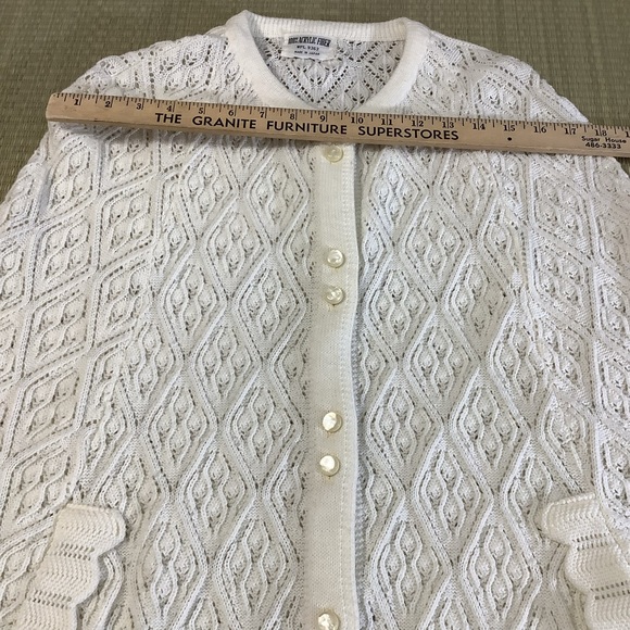 70s vintage White cable knit Acrylic button up poncho made in Japan - Picture 5 of 7